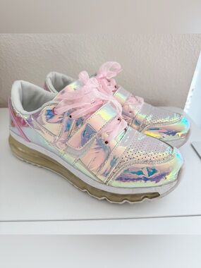 YRU Holographic Light Up Sneakers Size 10 Runs Small